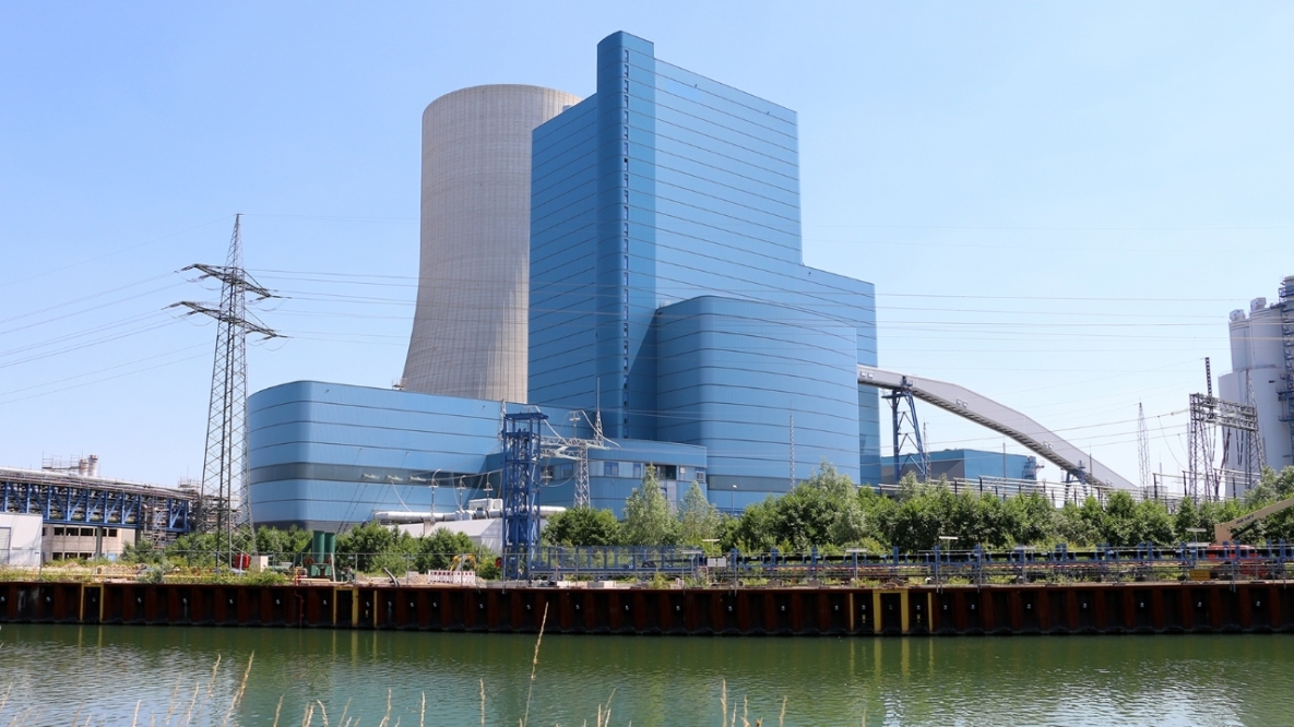 MacLesggy's tweet image. En 🇩🇪, faute de nouveau ☢️, et pour pallier à l&apos;intermittence des #EnRI, la nouvelle centrale ⚡️ à charbon Datteln4 va émettre 6 à 8 millions tCO2/an. À ELLE SEULE, c&apos;est plus que l&apos;ensemble des vols domestiques français, métropole+OM (5 millions tCO2/an 2018). #urgenceclimatique