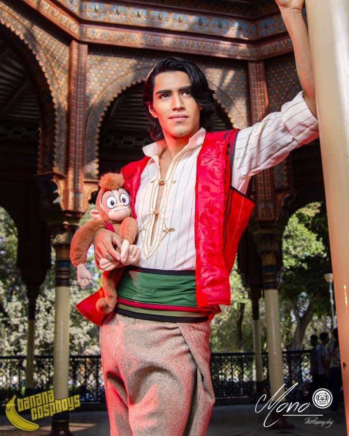 Disney cosplay tweet media