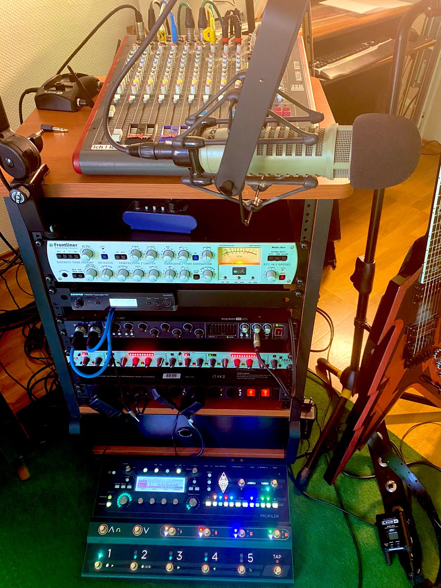 So sieht mein aktuelles Sound Equipment aus 🤘😁
Alles bei <a href="/thomann/">huber thomann</a> bestellt über die Jahre. Der SPL Frontliner hatte mal einen Defekt und wurde anstandslos repariert.
Top Support 🤘☺️