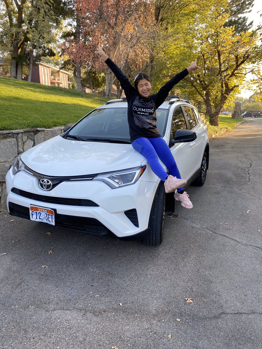 queztinjoi's tweet photo. Happy 2! #newcar #RAV4 https://t.co/0wxDC0eK0S