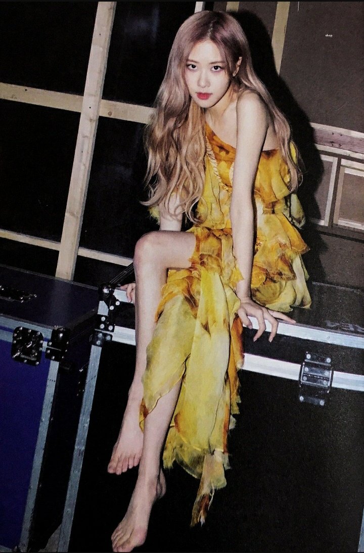 Rosé as among us characters a thread