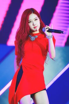 Rosé as among us characters a thread