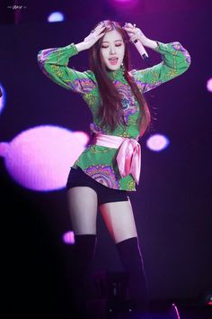 Rosé as among us characters a thread