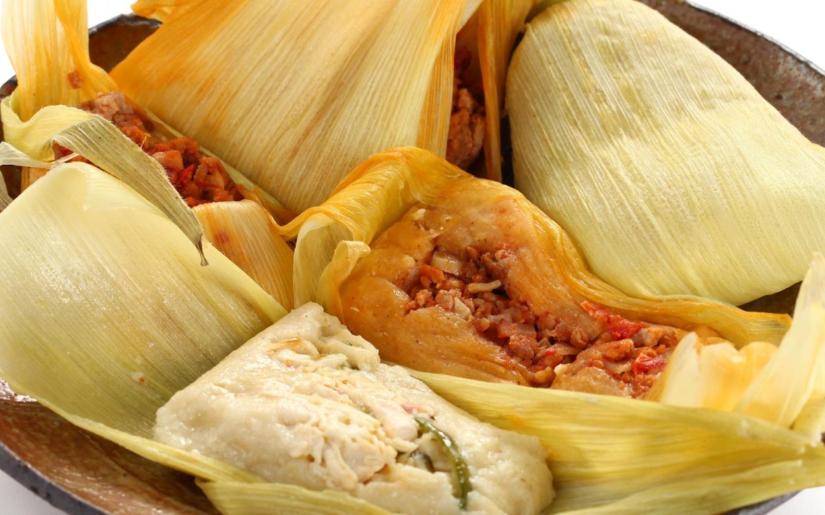 Prepara cualquiera de estas diez deliciosas recetas de tamales. 