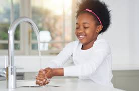 Blacken_MASC491's tweet photo. https://t.co/9QXdklp1nu "Happy Hands" by @bouncepatrol is an excellent song for your kids to learn how to properly wash there hands. Proper hand washing during #covid19 is crucial in stopping the spread. #VCUCOVID19comm #HappyHands https://t.co/zMeeff8PvV