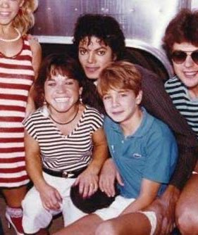 Let's see another desperate attempt to twist something mundane into "evidence" that MJ was into boys left and right. A photo of people on the Captain EO set including MJ and Jonathan Spence