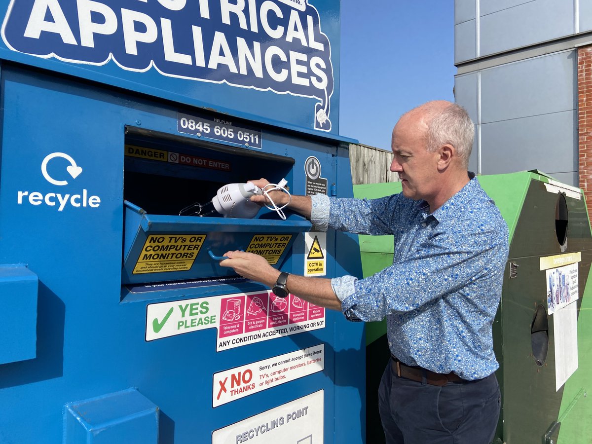 West Berkshire Council’s Executive Member for the Environment, Cllr Steve Ardagh-Walter introduces the new carton and electrical recycling banks now available at mini recycling centres in West Berkshire. ♻️ 
More info here: tinyurl.com/y23eu3vl
#Recycling #Recyclingweek