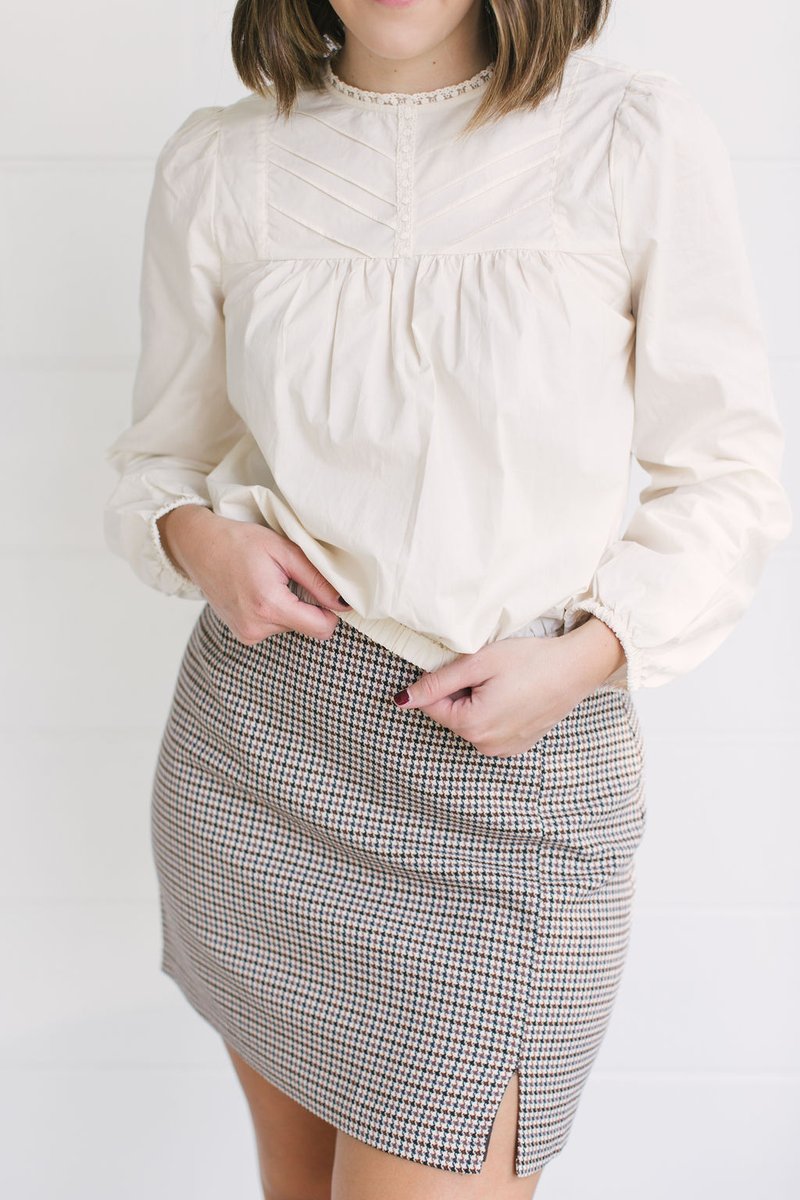 828_boutique's tweet photo. Loving the look of this combo. Our BB Dakota blouse pairs perfectly with our BB Dakota Walnut skirt 💕
https://t.co/jDjhoefshe
#828Purpose #cuteskirt #fallblouse #shoponline #freeshipping https://t.co/W2tsdemAma