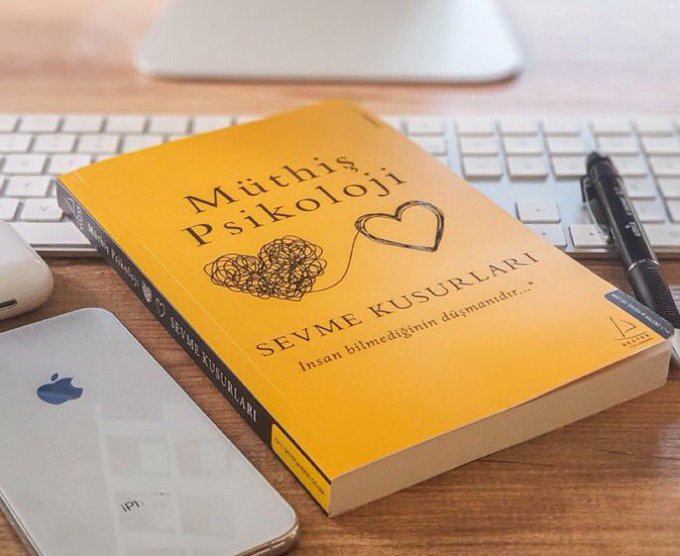 "Hayattan bir şey öğrendiysem o da şudur, herkes her şeyin farkında ve kimse hiçbir şeyi yanlışlıkla yapmadı.” 

Sevme Kusurları