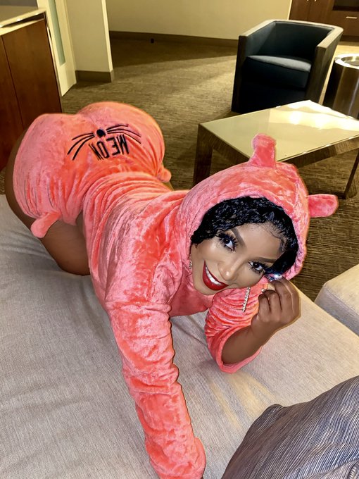 Tap bio now💦🥰🥰🥰 new content dropping at 1pm 💦🥰 https://t.co/XHqK92uHF0