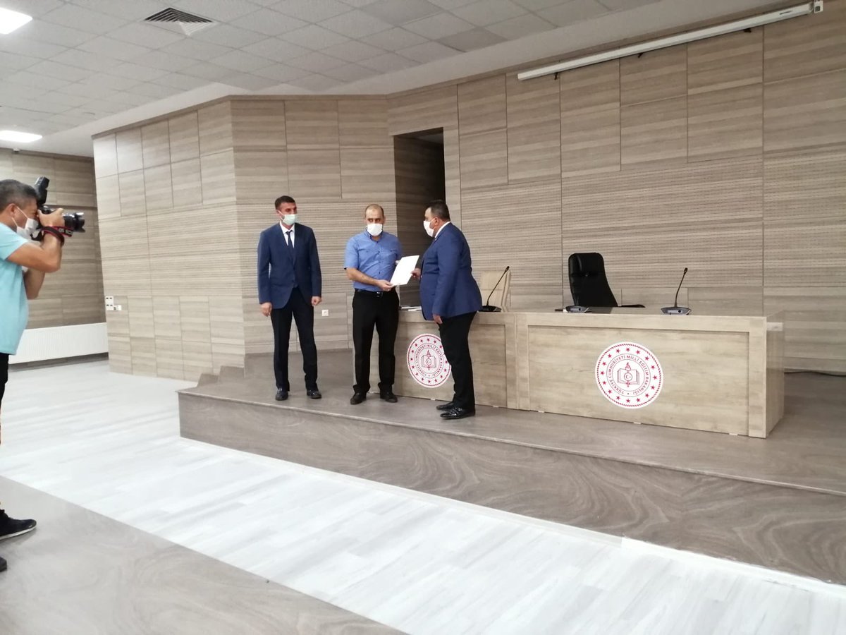 IlkokuluSenel's tweet photo. İlk günden beri tüm personelimizin ve öğretmenlerimizin göstermiş olduğu gayret sonucunda “Okulum Temiz” belgemizi aldık. İmkanların kısıtlı olmasına rağmen belgeyi Gaziantep’te 2. ,Şahinbey’de 1. alan okul olduk👏@yasintepe @erdalkilinc27 @mtahmazoglu https://t.co/XVlgyv2Xtg