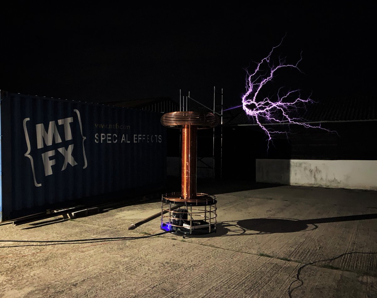 mtfxspecialfx's tweet photo. Evenings spent playing with some new toys ⚡️ #TeslaCoil #Tesla https://t.co/FHtFUPRj7O