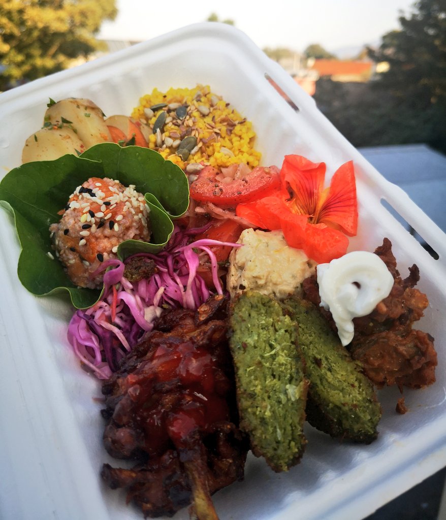 chadpbyrne's tweet photo. A fun chipper serious about food,
Today's vegan gear on the go, 
Fritters, bhaji, falafels,citrus bulger,
Slaw, butterbean and black tahini hummus, sesame and brown rice cake, tomato fenugreek sumac salad all gluten free too, 
#veganbox https://t.co/gPc7kduk7H