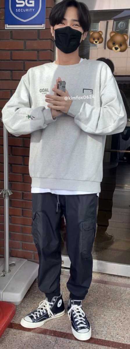 kimfox0624's tweet photo. 오늘 낮에 지인이 우연히 다니엘 봐서 보내준 사진 공유해요 ! 안그래도 동규 보고싶다고 울부짖고 있었는데... 울 팔척 크림빵 와기 ... 보고싶어 😭😭 #다니엘 #DANIEL #ダニエル #ILAND #아이랜드 https://t.co/nDz31RgKhM