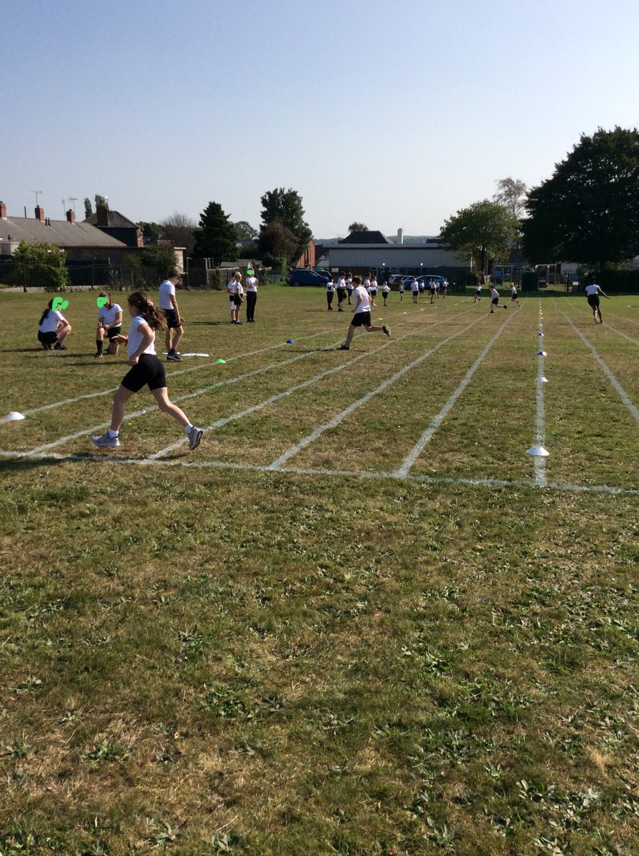 MrsGreggFTPS's tweet photo. Amazed by the perseverance and determination of #Year6 on another scorcher of an afternoon for PE. Every member of the class excelled and beat their previous scores #proud #together #persevere https://t.co/pAiIVUwHTw