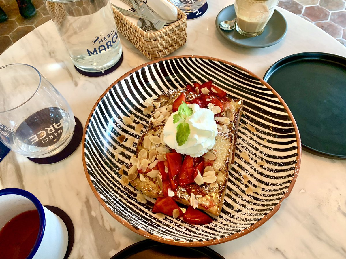 xoxoxChriSxoxox's tweet photo. French Cafe “Merci Marcel”☕️✨ I've always wanted to eat here :) All staff were friendly😆行きたいなぁ〜と思ってたメルシーマルセルに行ってきた〜スタッフがみんなフレンドリー💕
#singaporelife #mercimarcel #yummy #frenchcafe #frenchtoast #シンガポールライフ https://t.co/Xb9E3FHPGi