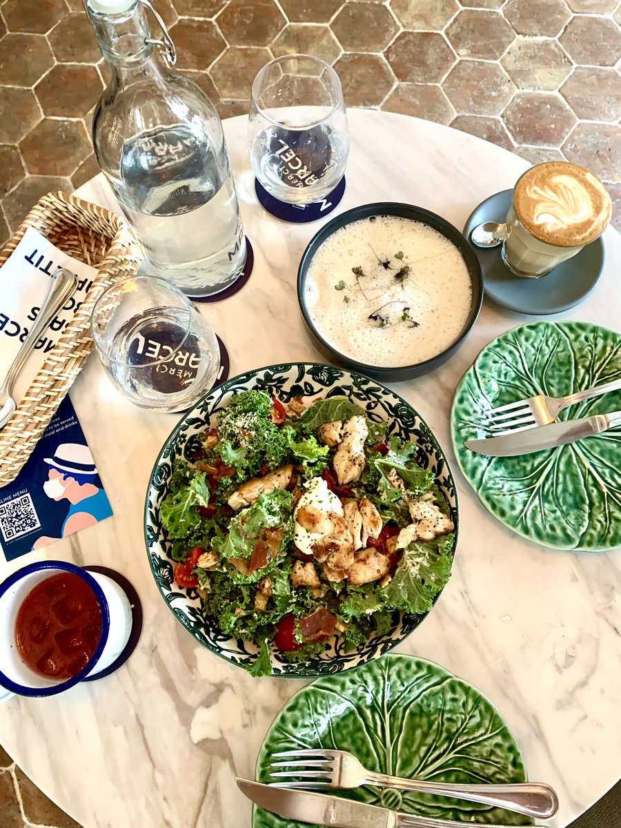 xoxoxChriSxoxox's tweet photo. French Cafe “Merci Marcel”☕️✨ I've always wanted to eat here :) All staff were friendly😆行きたいなぁ〜と思ってたメルシーマルセルに行ってきた〜スタッフがみんなフレンドリー💕
#singaporelife #mercimarcel #yummy #frenchcafe #frenchtoast #シンガポールライフ https://t.co/Xb9E3FHPGi