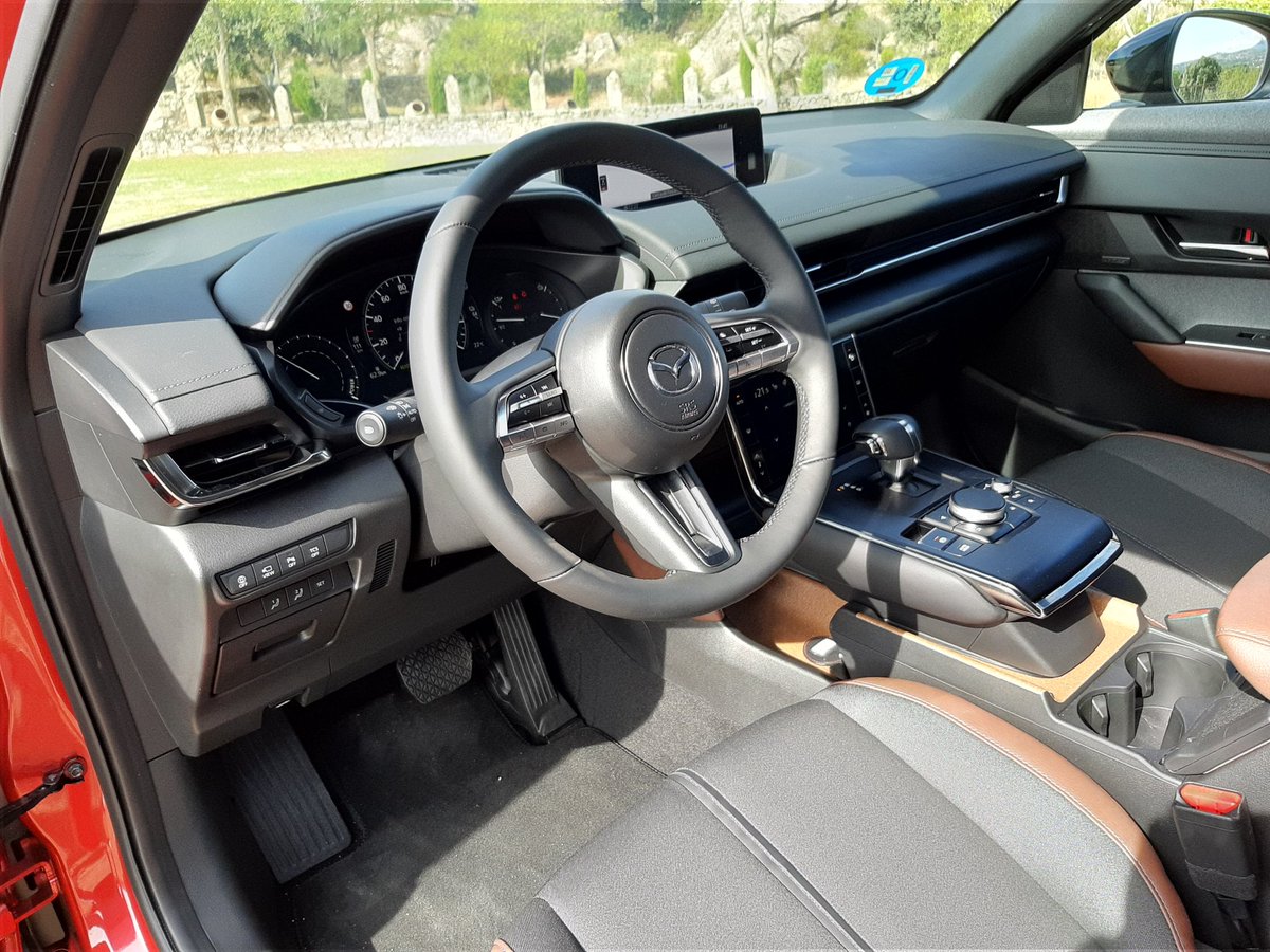 Muy agradable de conducir el <a href="/MazdaEspana/">Mazda España</a> MX-30, un #SUV eléctrico de 145 CV, con 200 km de autonomía, que puede ser tuyo por menos de 29.000 euros. Mañana no te pierdas nuestra toma de contacto #MAZDA #MX30