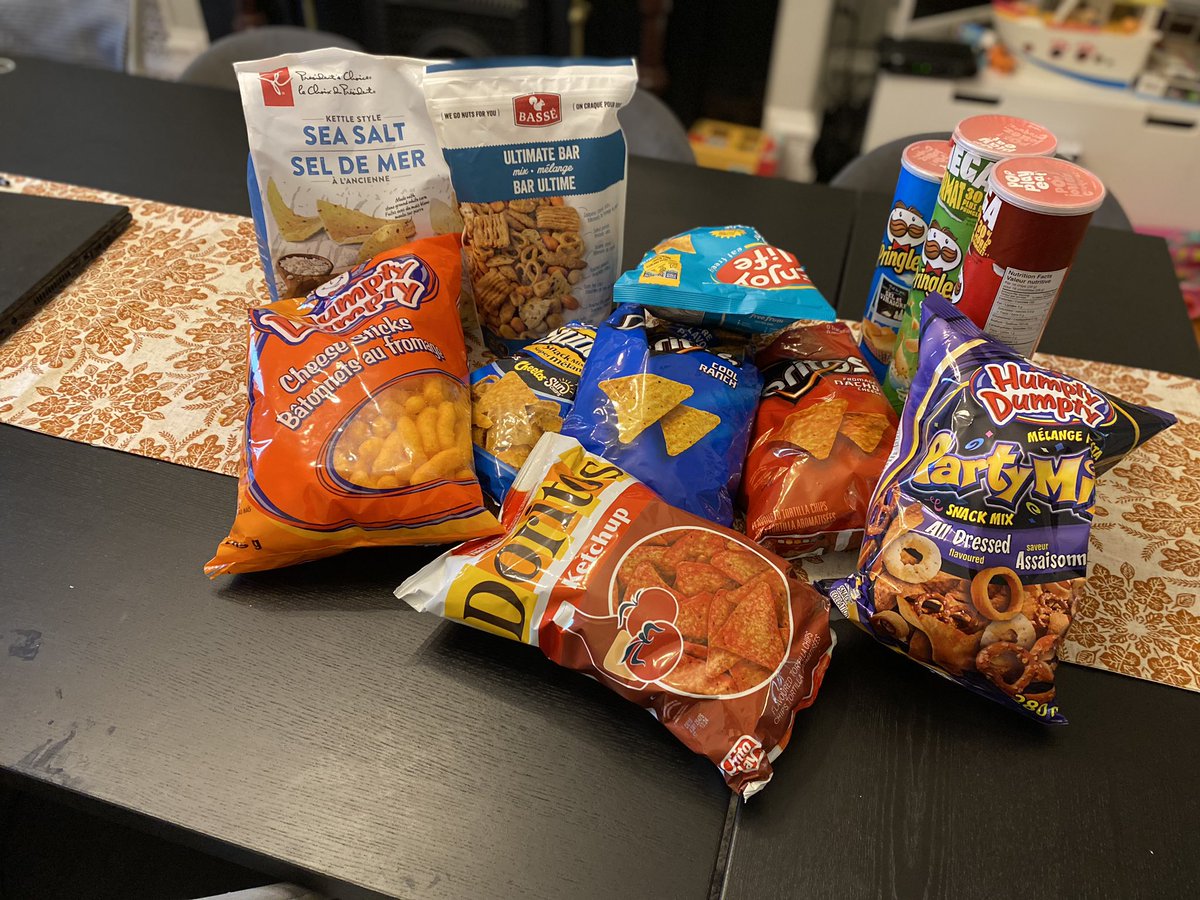 Mahone_Zone's tweet photo. Hubby @gregtastico &amp; I CLEARLY didn’t communicate well, as to who was buying the Stormchips. 😬#newtoNS #firsthurricane #Stormchips #Halifax #NovaScotia #Teddy #hurricaneTeddy @CTV_Liveat5 https://t.co/GJRfY9TsJB
