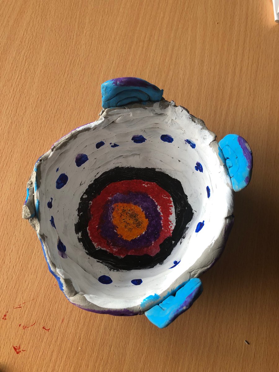 GSShliabhRua's tweet photo. 🏺 🎨 Chruthaigh muid ár potaí cré féin agus chuireamar péint orthu inniu. D’úsáidamar an topaic ‘Na Ceiltigh’ mar spreagadh.
We created our own clay pots last week and painted them today. We got inspiration from ‘The Celts’ for this project.
#rang4
#claypots https://t.co/CASIWtZ8vL
