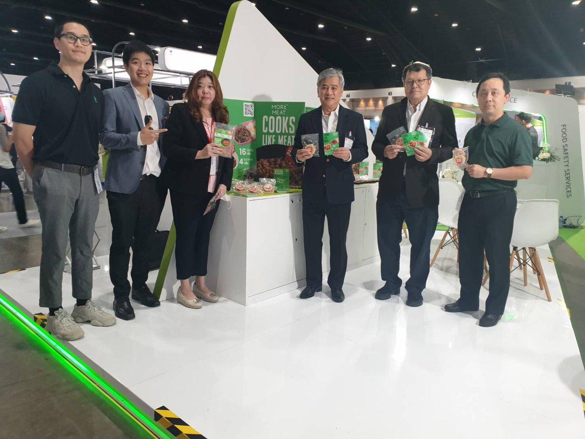 Apirak_BKK's tweet photo. ร่วมงานแสดงสินค้าอาหาร THAIFEX-ANUGA 2020 พบกับผลิตภัณฑ์โปรตีนจากพืช More Meat ได้ที่บูธ สถาบันอาหาร (National Food Institute, nfi) บูธหมายเลข 3-B29 Challenger 3 ศูนย์แสดงสินค้า IMPACT เมืองทองธานี #PlantBasedProtien #moremeat #vfarm #vfoods https://t.co/3f4bJaQlzq