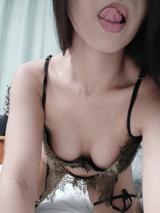 Need something to lick 😉 https://t.co/DViwSifiSp