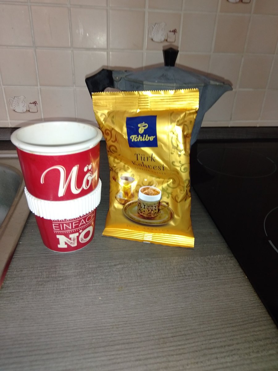 LaMadameDomme's tweet photo. #tchibocommunity
#TürkKahvesi #ProduktTest
Auch wenn auffem Becher "Nö" steht, Dooooohhhhhhoooooch. Ich darf den 🧉🧉 testen. @Tchibo_presse hat mich auserwählt. Danke 😌💐💐
Der kann was und darf bitte im Sortiment bleiben. 😉😉 https://t.co/cwzPqW8NBM