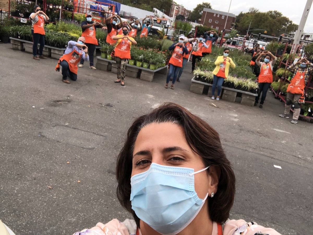 Onto another part of Brooklyn-Mill Basin! More orange blooded superheroes to recognize Maria/Jackie/Ivan/Kevin/Karen/Nikoletta/Ophelia/Deon/Curtis/Pauline/Alisha/Samuel/Ricardo/Ray/Victor! Thank u team 6158 for an awesome afternoon! #HomerAwards #AirHugs #AcesNYM🗽<a href="/dianarosado30/">Diana Rosado🦋</a>