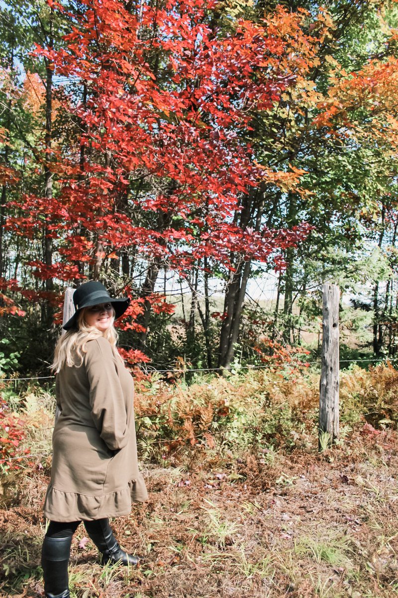 RLeClair_Wpg's tweet photo. Some pictures from my my parents place! Leaves are already changing in #NorthernOnt. Happy #firstdayoffall! ๐๐๐ #getoutside #explorecanada #ont #fallfashion #myfavouritetimeofyear https://t.co/ZtEfgDZ7VV