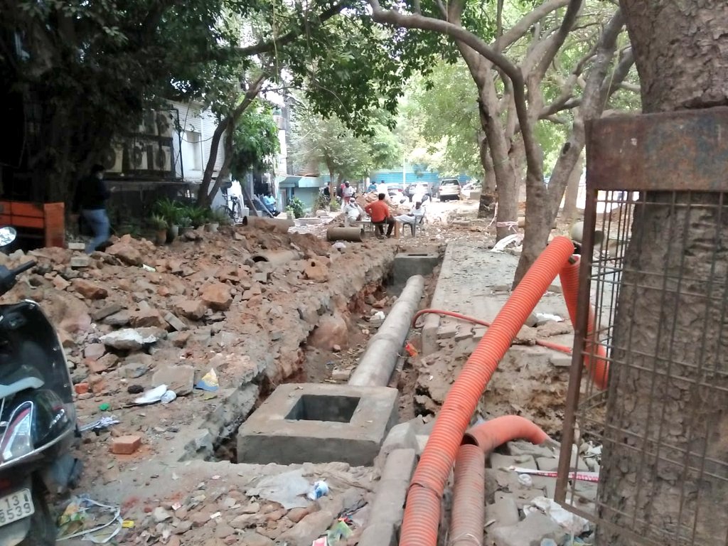 RishuKantSharm1's tweet photo. @official_dda @SDMC_Official No construction work is going on for the past one week. You are requested to kindly look into it as it is causing severe inconvenience to the public at large. https://t.co/eYpr3Mb0c8