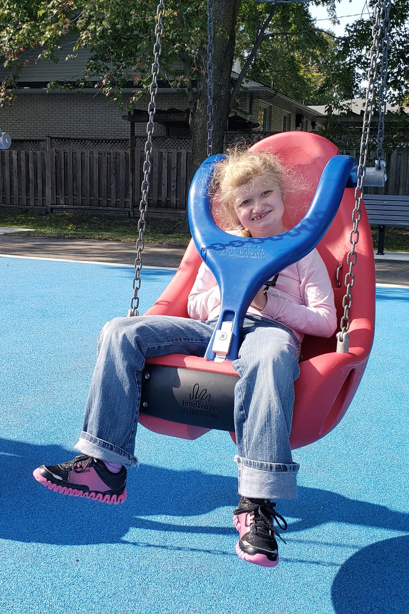 St_Hyacinthe's tweet image. C’est avec une immense fierté que les représentants du Centre de services scolaire de Saint-Hyacinthe (CSSSH) et de la Ville de Saint-Hyacinthe ont inauguré le parc Sacré-Cœur, l’un des premiers parcs 100% accessibles aux personnes handicapées. Info : ville.st-hyacinthe.qc.ca/communiques/20…