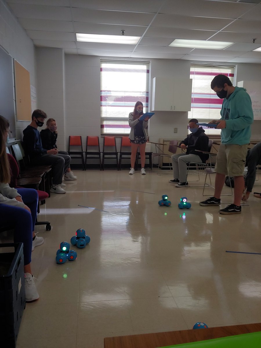 libbyturner's tweet photo. @UIndySOE candidates exploring Dash and Bee-Bots as ways to integrate computer science into the elementary curriculum! @uindy https://t.co/RVnKUUoOcd