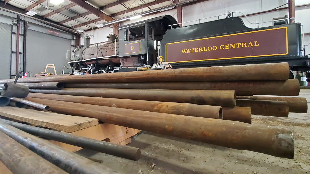 WCRailway's tweet image. Did you know that hidden inside steam locomotive boilers are several tubes?  Hot gases pass through them to heat the water and make the steam. 

#trains #trainsoftwitter  #traintuesday #nonprofit #railfan #steamengine #steamlocomotive #steamtrain #steamtrains
