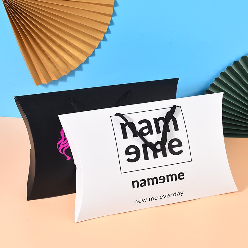 AP_Packaging's tweet image. simple white and black pillow box, custom size and printing. 
#pillowbox #pillowbag #paperbox #paperbag #wigs #hair #hairextension #hairpackaging #giftbox #paperpackaging #cosmetic #giftboxes #packaging #cosmeticpackaging
