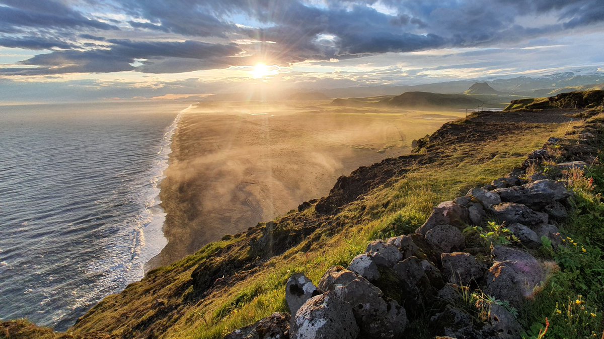 TheLostCompass1's tweet image. Breathtaking landscapes, #knitting under the #NorthernLights, #hiking in #Viking settlers footsteps, #sailing &amp;amp; #kayaking thru majestic #fjords, read the many ways you can explore #Iceland with Understand Iceland @StudyIceland thelostcompass.ca/post/understan…