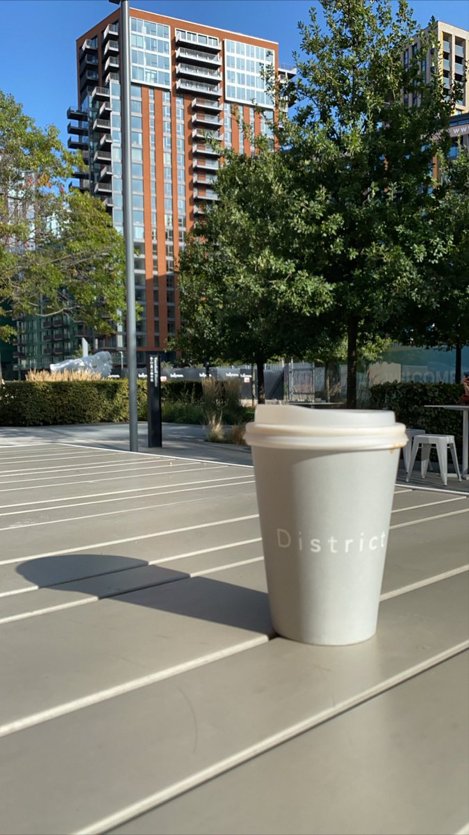ثاني أفضل قهوة في لندن وتوهم فتحوا فرع لهم في الـ Mayfair.. عندهم Breakfast and brunch 

حسابهم في انستغرام @districtcoffeeldn #لندن