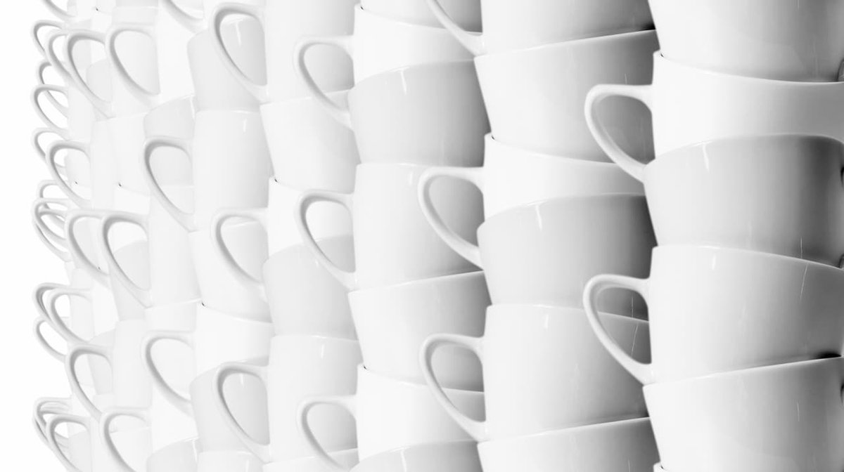 TIL The first public call made from an iPhone was made by Steve Jobs. He called a Starbucks and ordered 4,000 lattes; then said 'just kidding' and hung up. fastcompany.com/3006147/becaus…