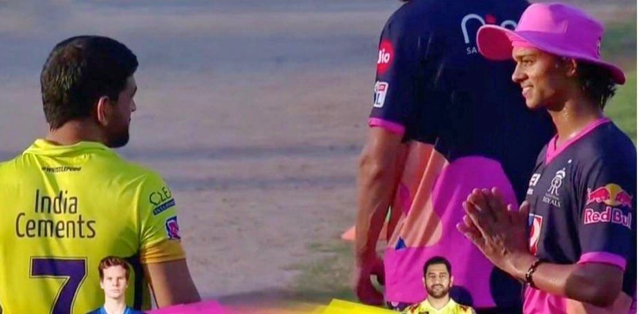 SumanGo19's tweet photo. 'Moment of the day'
18 years old debutant Yashasvi Jaiswal seeks MS Dhoni's blessings ahead of the match. #IPL2020 #CSKvsRR @msdhoni https://t.co/c1ruDtjhco