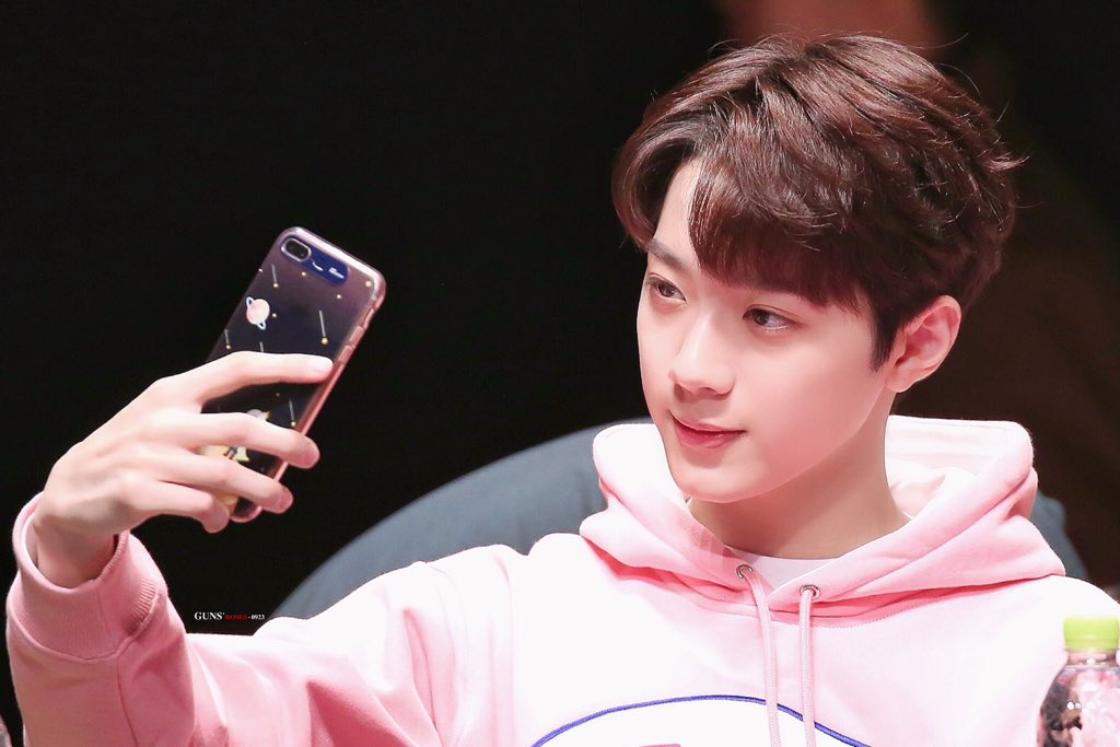 GunsRoses0923's tweet photo. 𝐖𝐞𝐥𝐜𝐨𝐦𝐞 𝐭𝐨 𝟏𝟗'🐷
생일 축하 합니다🍰

@LAI_KUANLIN_twt
#HBD_KUANLIN_DAY
#더빛날_스무살의_관린이를_기대해 
#LaiKuanlin #赖冠霖 #라이관린 https://t.co/sgx6ozkFfk