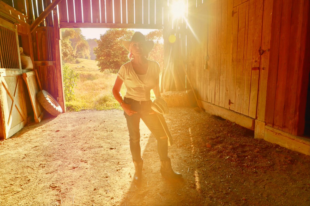 Happy first day of FALL Y’all!!! 🎃 🍁 🍃 
📸: <a href="/DKupishNash/">Derrek Kupish</a>