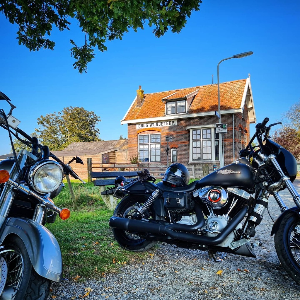 sandersierdsma's tweet photo. #dyna #dynanation #harleydavidson #bikersofinstagram #rideordie #fxdb #clubstyledyna #lowbrowcustoms #vanceandhines #killercustom #friesland https://t.co/JoQbk82hOe https://t.co/qZrNmaH2KX
