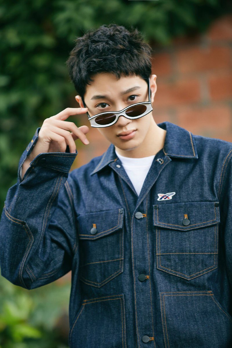 StarLin_0923's tweet photo. 9월 22일 
관린이생일3분전에올린다
#HBD_KUANLIN_DAY 
#더빛날_스무살의_관린이를_기대해 
안경낀이관린도잘생겼구~
#라이관린 
#赖冠霖 https://t.co/jufuzSo6d9