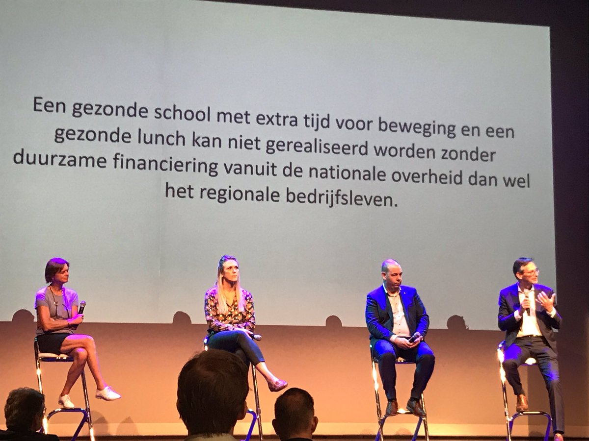 Paneldiscussie congres heeft spannende stellingen. Duurzame lunch kan alleen met duurzame financiering door nationale overheid. Elk kind heeft daar recht op, zegt <a href="/housmans74/">Robert Housmans🚜</a> van <a href="/limburg/">Provincie Limburg</a>