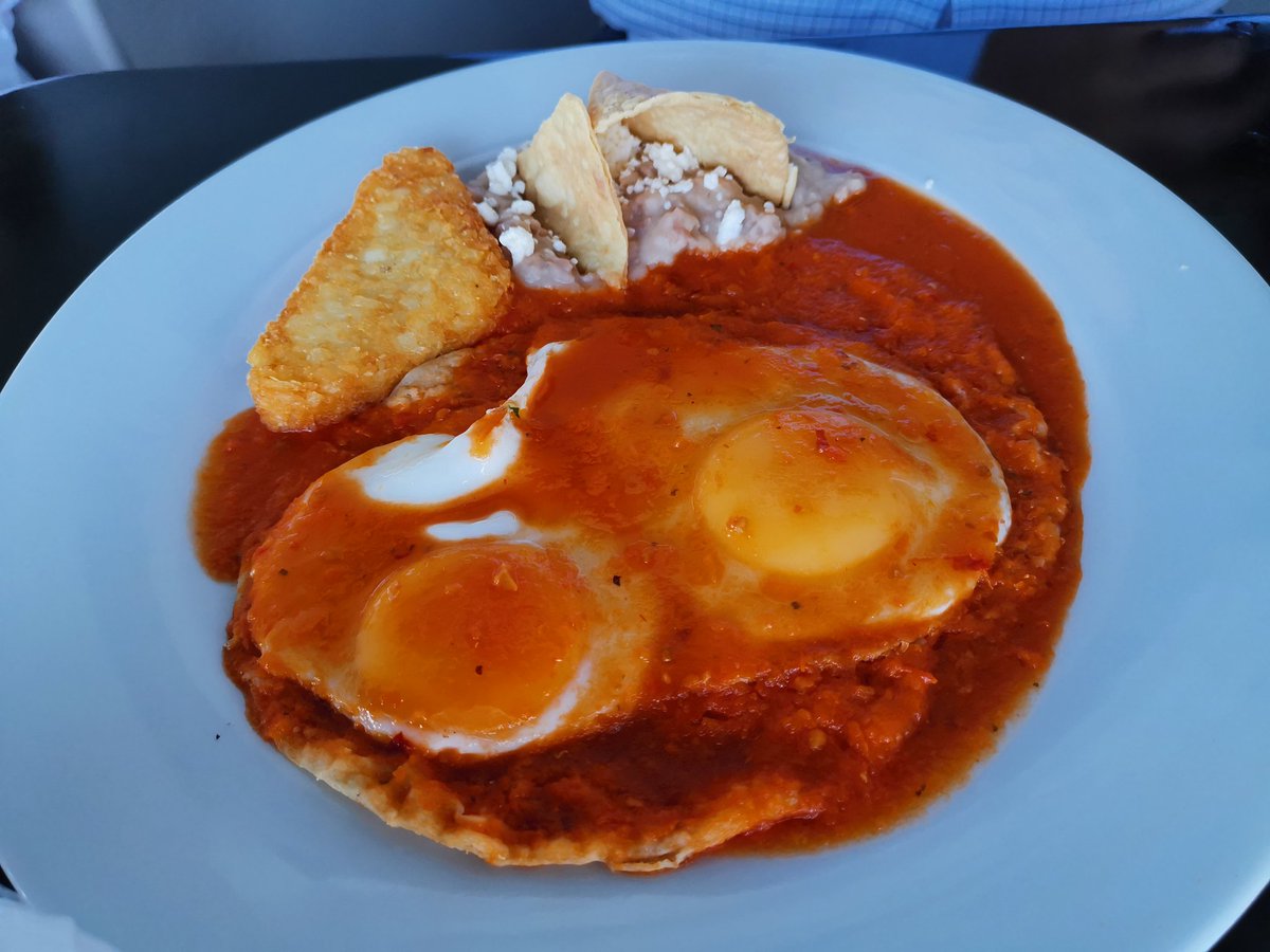 p0p1n's tweet photo. A desayunar #Bar15 ahora sí son buenos días. https://t.co/WBMqiilXNF
