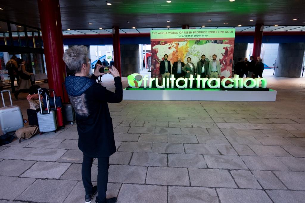 alcachofa_es's tweet photo. 📅 El jueves arranca una nueva edición de @FruitAttraction la primera que se celebrará de forma telepresencial gracias a la plataforma tecnológica: Fruit Attraction LIVEConnect.
Se prolongará hasta el 31 de octubre.
ℹ️ https://t.co/gRL5gAaFqi
#FruitAttraction20 #LiveConnect https://t.co/22XhRtVu5w