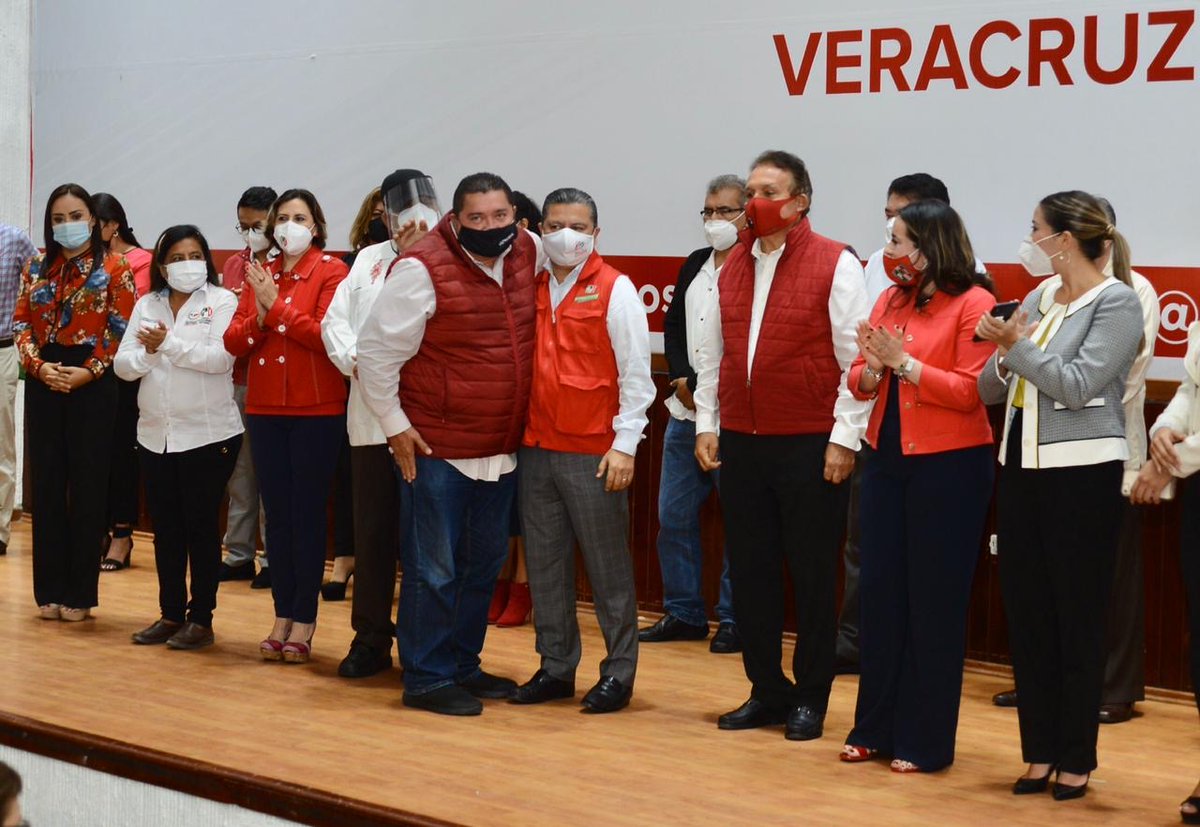 Marlon_RamirezM's tweet image. Estamos muy contentos de recibir al nuevo Delgado Nacional del #PRI en #Veracruz, @Jorge_Meade, seguros estamos que su experiencia nos fortalecerá.

A nuestro amigo y hermano @OznerolPacheco, nuestro agradecimiento por su trabajo y acompañamiento. Éxito en tus nuevas encomiendas.