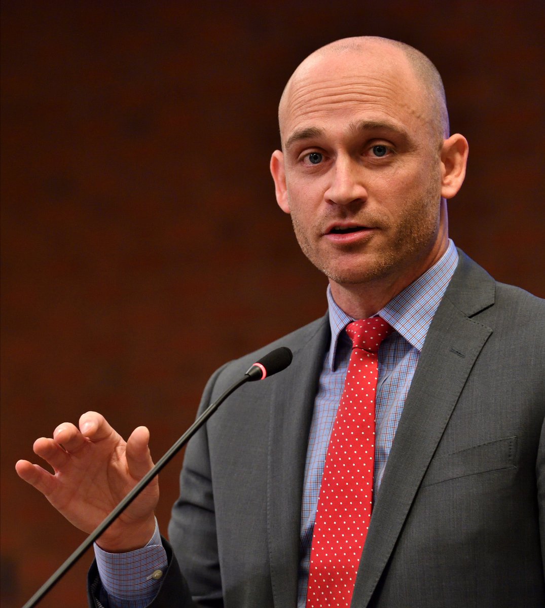 JCPSKY's tweet image. 🗳️ #JCPSVotes | Did you catch our press conference this morning? @JCPSSuper is encouraging @JCPSKY staff &amp;amp; eligible students &amp;amp; the community to register to vote. Our @JCPSSocStudies Department has a website making the process quick &amp;amp; easy for you: 

➡️ bit.ly/JCPSVotes