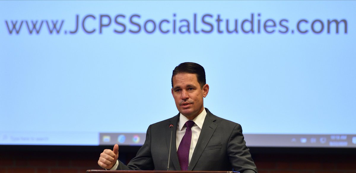 JCPSKY's tweet image. 🗳️ #JCPSVotes | Did you catch our press conference this morning? @JCPSSuper is encouraging @JCPSKY staff &amp;amp; eligible students &amp;amp; the community to register to vote. Our @JCPSSocStudies Department has a website making the process quick &amp;amp; easy for you: 

➡️ bit.ly/JCPSVotes