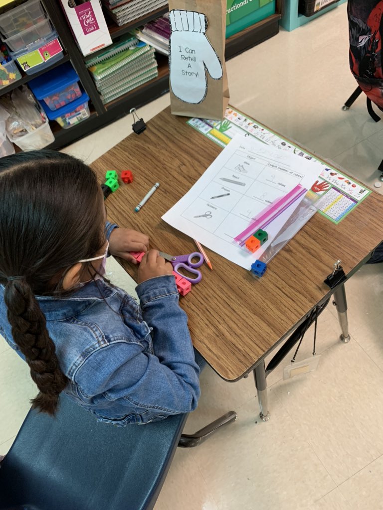 MrsPlummer11's tweet photo. Mrs. Plummer’s 1st grade scientists are learning how to measure length in cubes today! 👨‍🔬👩🏻‍🔬 #undertheSCE #stewartscreek https://t.co/v9fV1EADGn