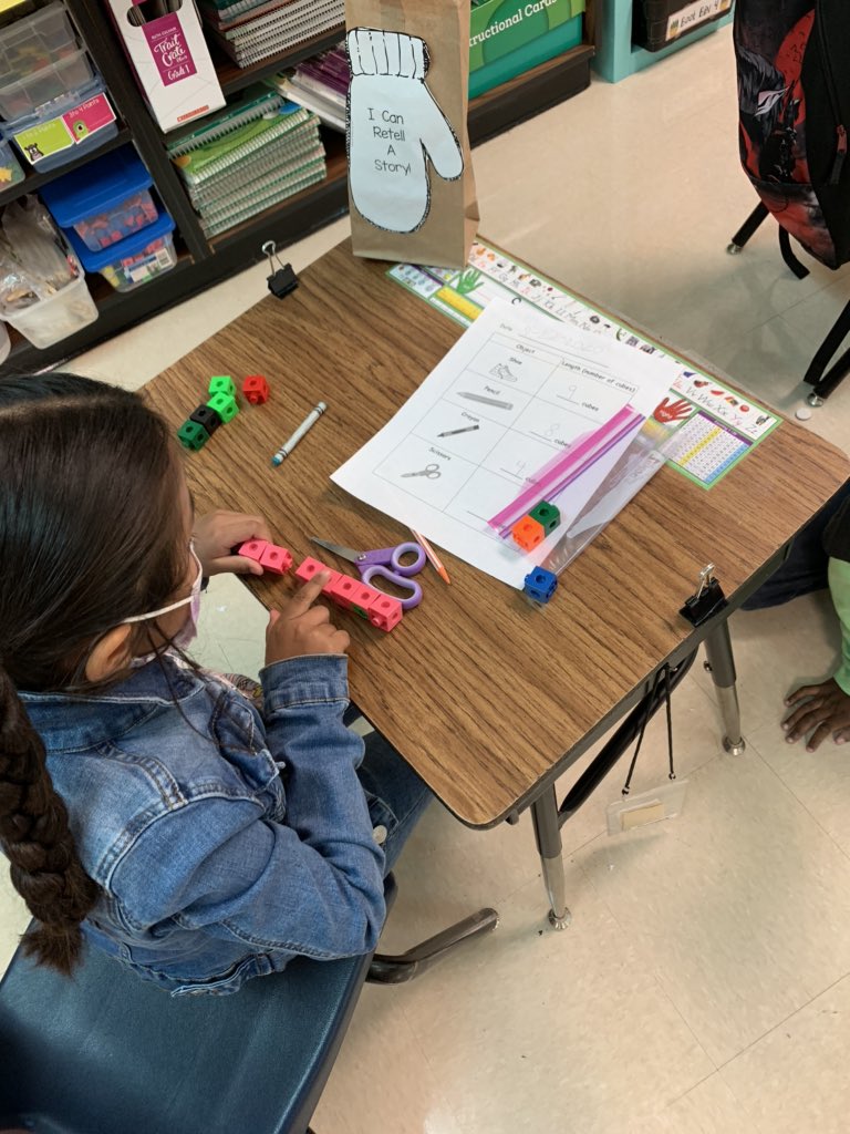 Mrs. Plummer’s 1st grade scientists are learning how to measure length in cubes today! 👨‍🔬👩🏻‍🔬 #undertheSCE #stewartscreek